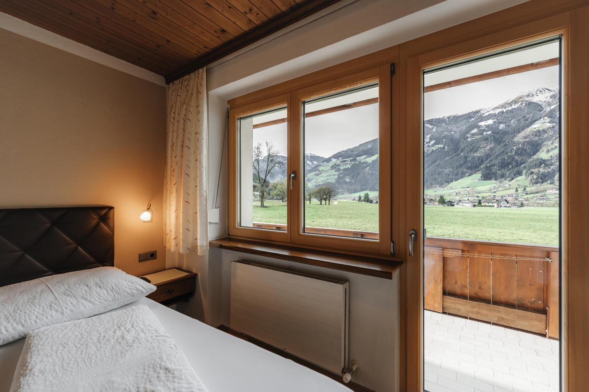 Alpenzeit Zillertal Apartments Zell am Ziller Chambre photo